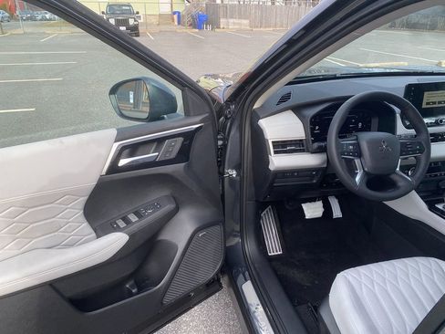 New 2026 Mitsubishi Outlander SEL image 10