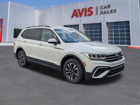 Used 2024 Volkswagen Tiguan S image 3