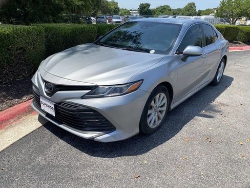 Used 2019 Toyota Camry LE FWD image 10