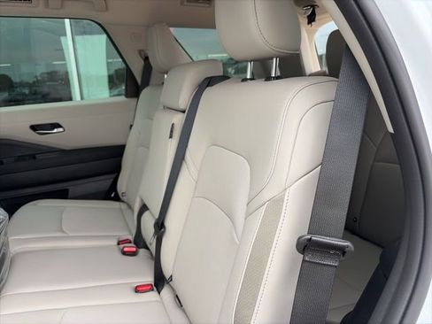 New 2026 Nissan Pathfinder SL image 19