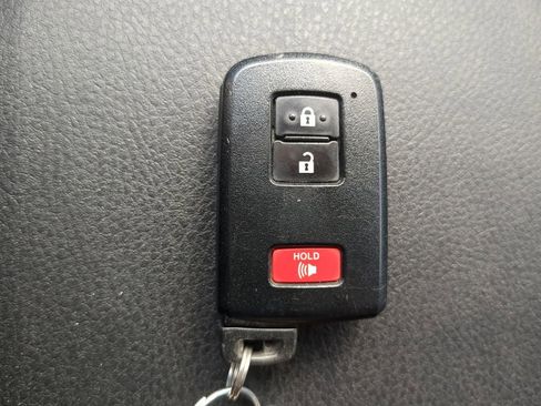 Used 2022 Toyota Tacoma Limited image 36