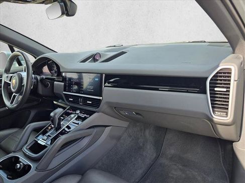 Used 2020 Porsche Cayenne image 23