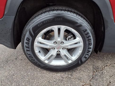 Certified 2022 GMC Terrain SLE image 36