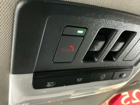 Used 2025 Nissan Rogue SL w/ SL Premium Package image 16