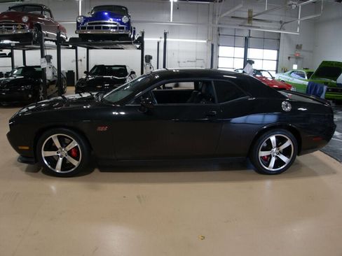 Used 2014 Dodge Challenger SRT8 w/ Harman/Kardon Audio Group image 2