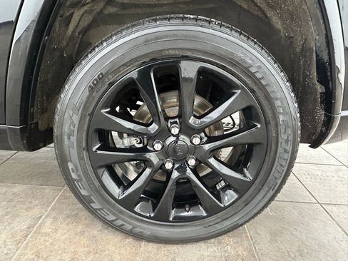 Used 2019 Jeep Grand Cherokee Altitude image 35