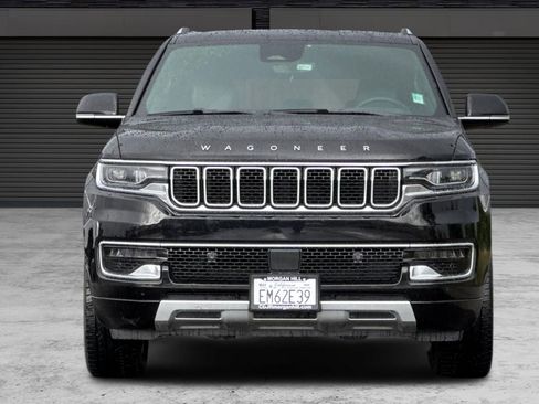 Used 2024 Jeep Wagoneer L Series II w/ Flexible Seating Group RWD image 10