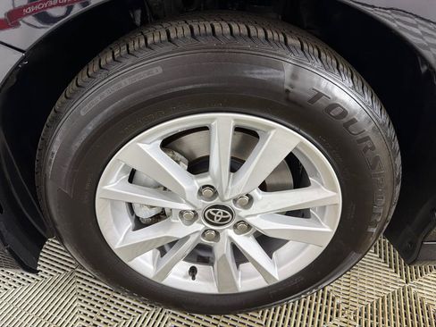 Used 2025 Toyota Camry LE image 11