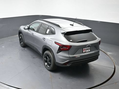 New 2026 Chevrolet Trax LT w/ Driver Confidence Package FWD image 35