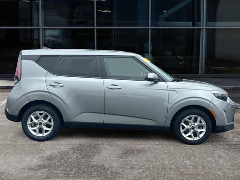 Used 2024 Kia Soul LX w/ Option Group 015 FWD image 4