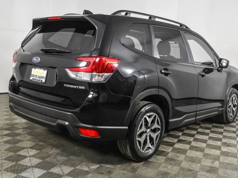 Used 2022 Subaru Forester Premium image 14