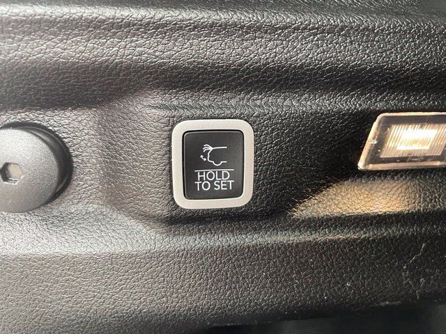 Used 2023 Jeep Grand Cherokee L Limited AWD/4WD image 32