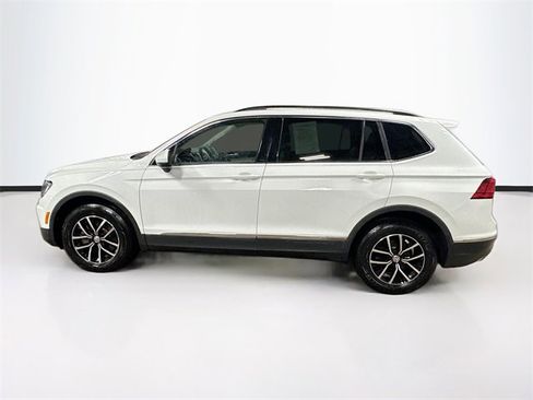 Used 2021 Volkswagen Tiguan SE w/ Panoramic Sunroof Package image 4