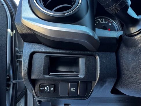 Used 2019 Toyota Tacoma SR5 image 10