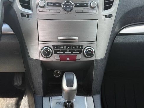 Used 2010 Subaru Outback 2.5i Premium AWD/4WD image 13