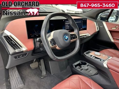 Used 2023 BMW iX xDrive50 w/ Premium Package AWD/4WD image 18