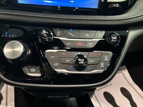 New 2027 Chrysler Pacifica Select FWD image 17