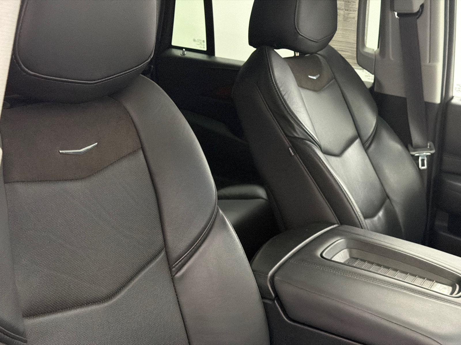 Used 2018 Cadillac Escalade Premium Luxury AWD/4WD image 14