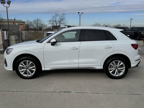 Used 2024 Audi Q3 2.0T Premium image 11