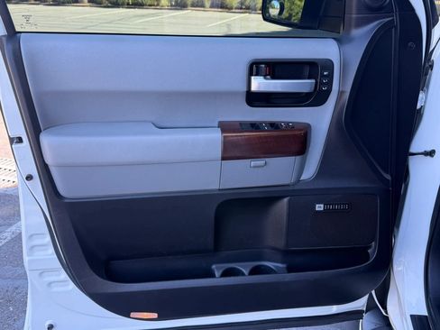 Used 2017 Toyota Sequoia Platinum AWD/4WD image 25