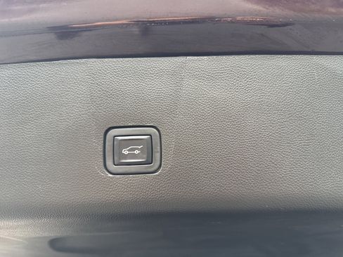 Used 2023 Chevrolet Traverse LT w/ Rear Camera Mirror Package image 15