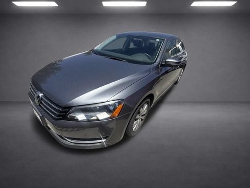 Used 2015 Volkswagen Passat 1.8T S FWD image 4