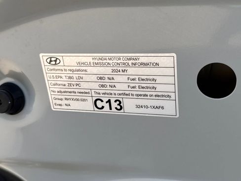Used 2024 Hyundai Ioniq 6 SE RWD image 9