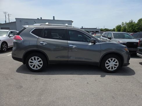 Used 2016 Nissan Rogue S w/ Appearance Package FWD image 4