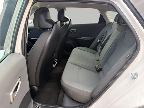 Used 2025 Kia K4 FWD image 52