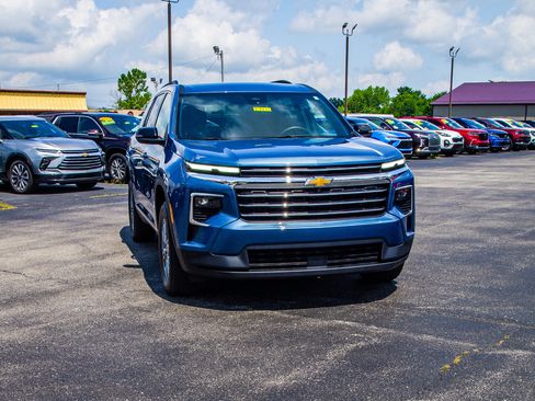 Used 2025 Chevrolet Traverse LT FWD image 10