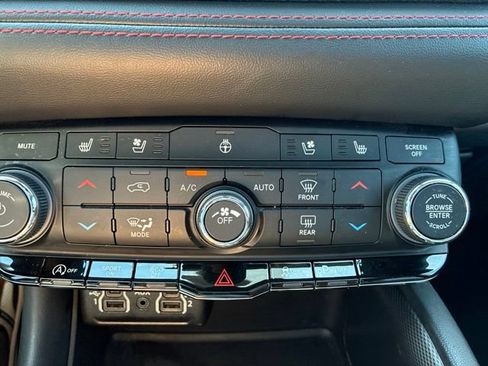 Used 2024 Dodge Durango GT AWD/4WD image 10