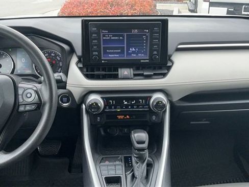 Used 2022 Toyota RAV4 XLE image 31