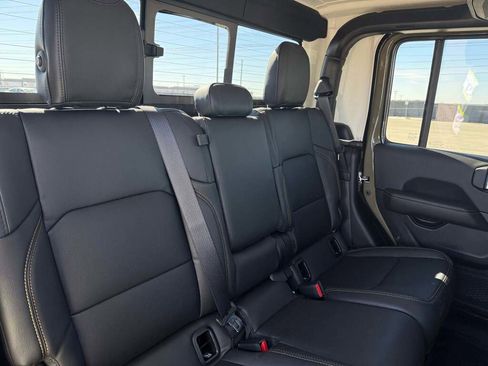 New 2025 Jeep Gladiator Sport image 22