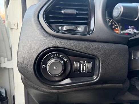 Used 2019 Jeep Renegade Altitude w/ Quick Order Package 2XM image 14