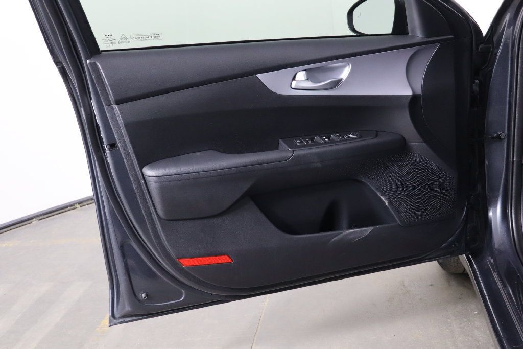 Used 2024 Kia Forte LXS w/ LXS Technology Package FWD image 19