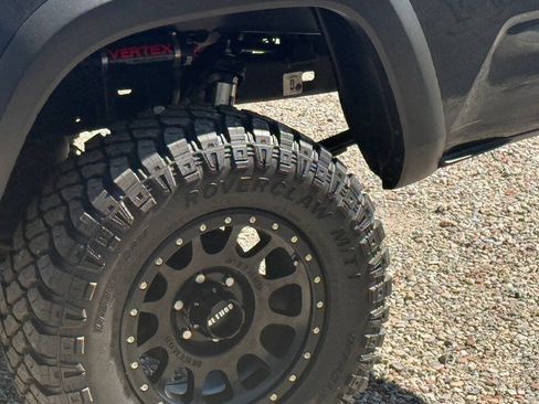 Used 2019 Toyota Tacoma TRD Off-Road w/ Technology Package AWD/4WD image 37