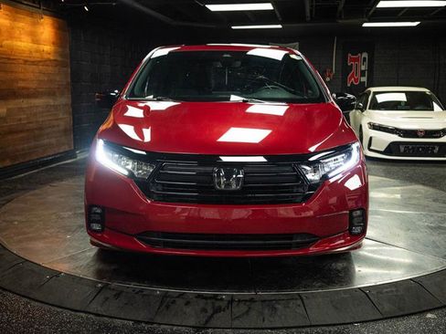 Used 2024 Honda Odyssey Sport image 4