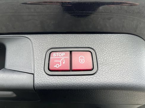 Used 2023 Mercedes-Benz GLB 250 4MATIC image 42