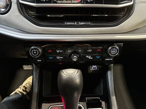 Used 2025 Jeep Compass Limited image 28