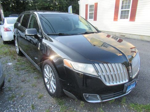 Used 2011 Lincoln MKT AWD w/ 201A Rapid Spec Order Code image 3