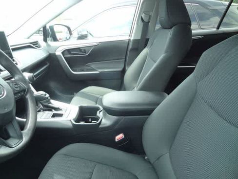 Used 2025 Toyota RAV4 LE AWD/4WD image 9