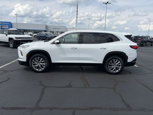 Used 2025 Buick Enclave Preferred FWD image 10