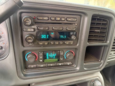 Used 2006 Chevrolet Silverado 3500 LT w/ Heavy-Duty Power Package image 9