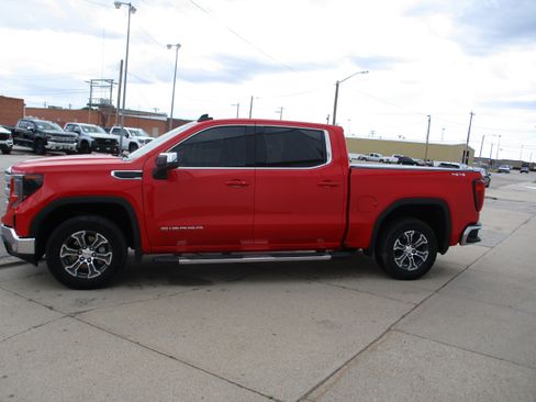Used 2023 GMC Sierra 1500 SLE AWD/4WD image 4