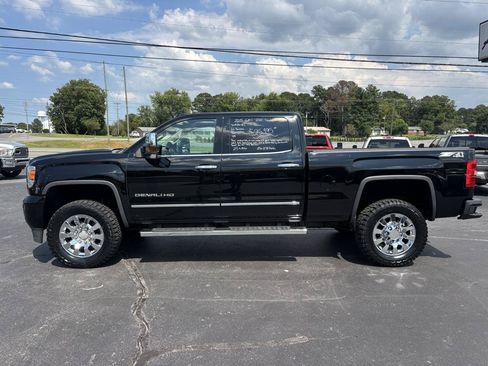 Used 2015 GMC Sierra 2500 Denali w/ Duramax Plus Package AWD/4WD image 9