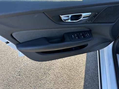 Used 2020 Volvo V60 T6 R-Design w/ Advanced Package image 11