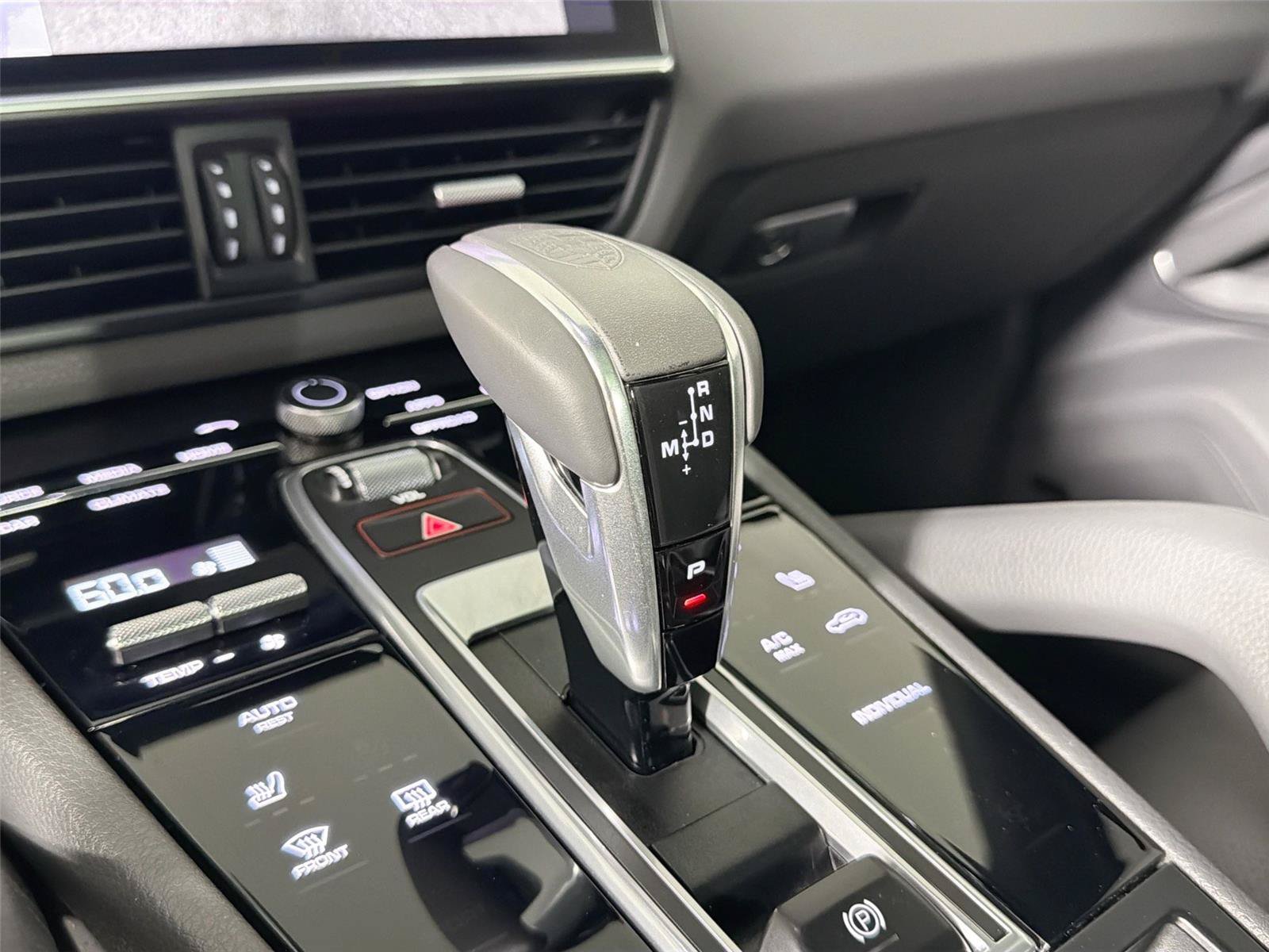 Certified 2022 Porsche Cayenne Coupe AWD/4WD image 34