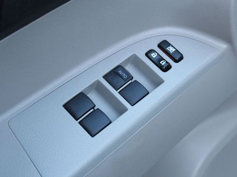 Used 2011 Toyota Highlander Hybrid w/ Cold Weather Pkg image 24