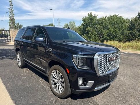 Used 2021 GMC Yukon Denali w/ Denali Premium Package AWD/4WD image 3