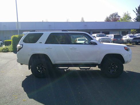 Used 2019 Toyota 4Runner SR5 Premium AWD/4WD image 6
